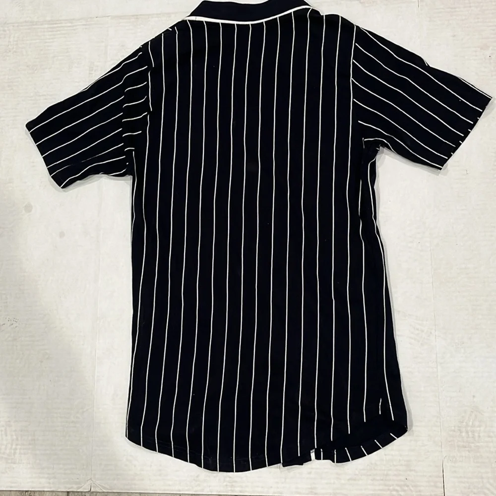 Switch Remarkable Legendary Black & White Pinstriped Shirt with Logo.    SIZE L - Picture 3 of 11
